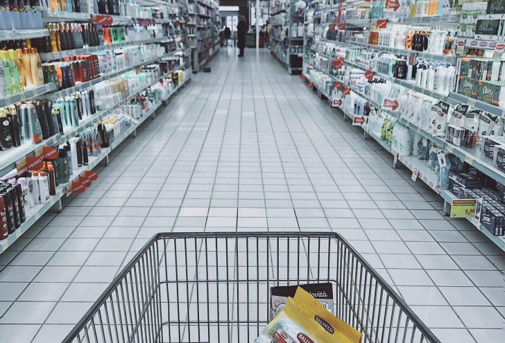 Shopping cart with groceries